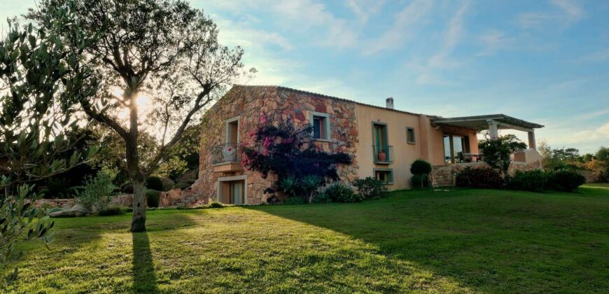 Villa for Sale in San Pantaleo ref. Euphorbia