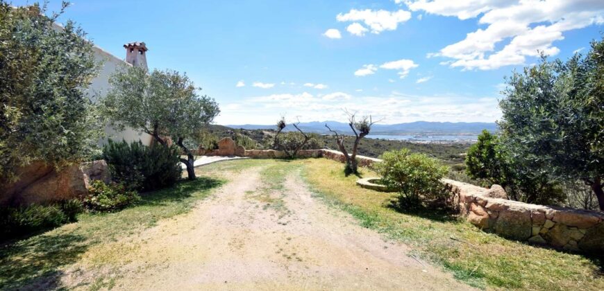 Panoramica casa indipendente con giardino in vendita Olbia