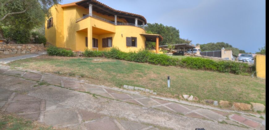 Villa in vendita a Porto Istana con giardino privato ref.Rachele