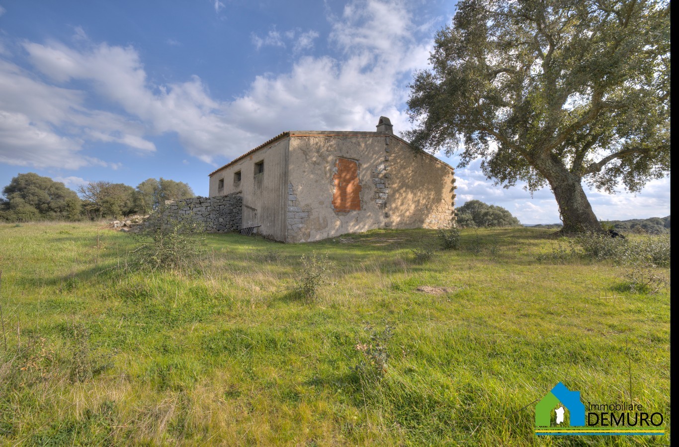 Stazzo Gallurese With Land For Sale