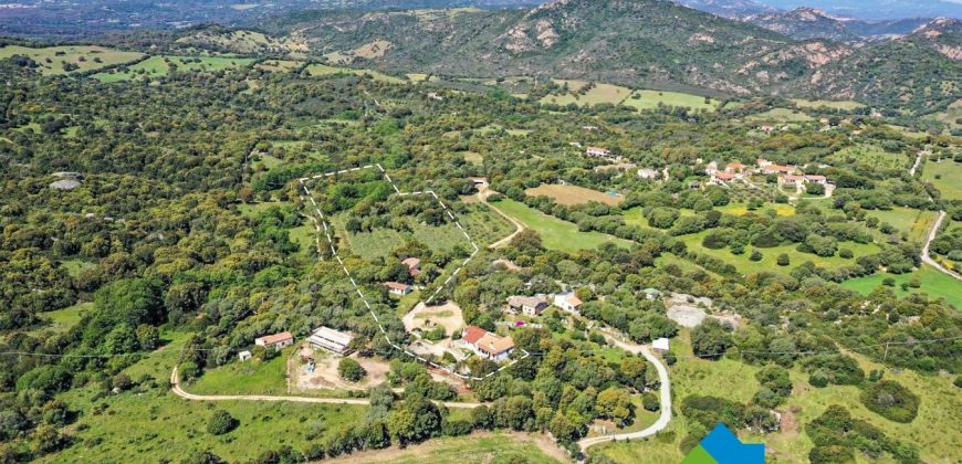 Bauernhaus Zum Verkaufen Loiri Porto San Paolo